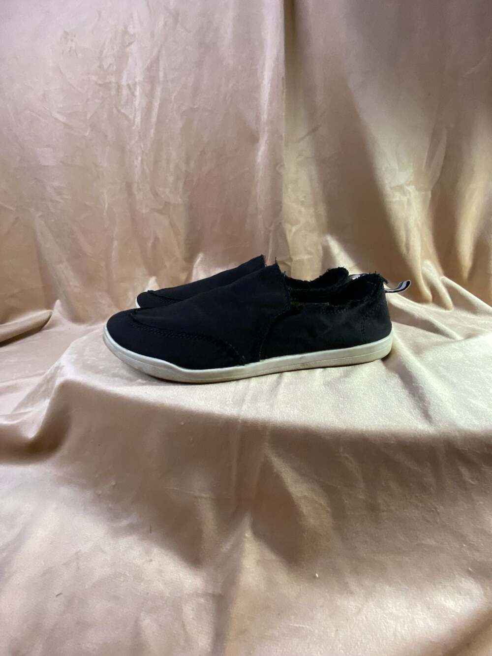 Vionic Beach Malibu Women's Canvas Slip-On Sneakers in Black